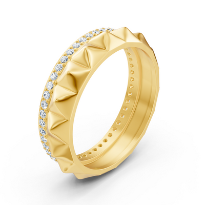 Elegant yellow gold ring with round diamonds in prong design