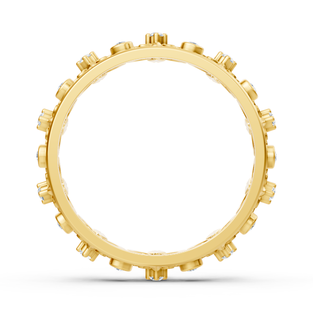 Yellow gold ring with round diamonds in prong and bezel design