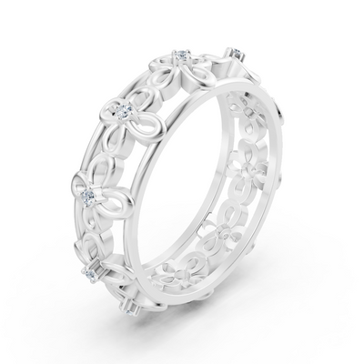 Elegant white gold ring with round diamonds in prong design