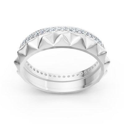 Elegant white gold ring with round diamonds in prong design